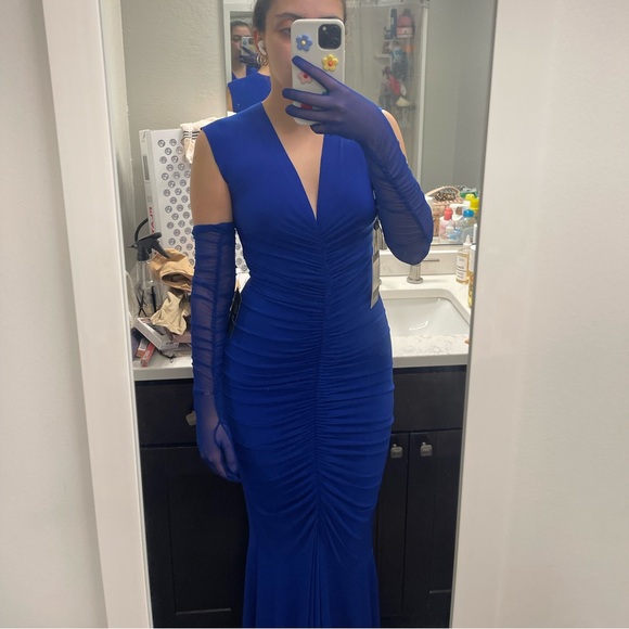 NEW WITHOUT TAG. ITS AN XS BUT STRETCHY CAN FIT UP TO A SIZE 6 - Picture 3 of 4